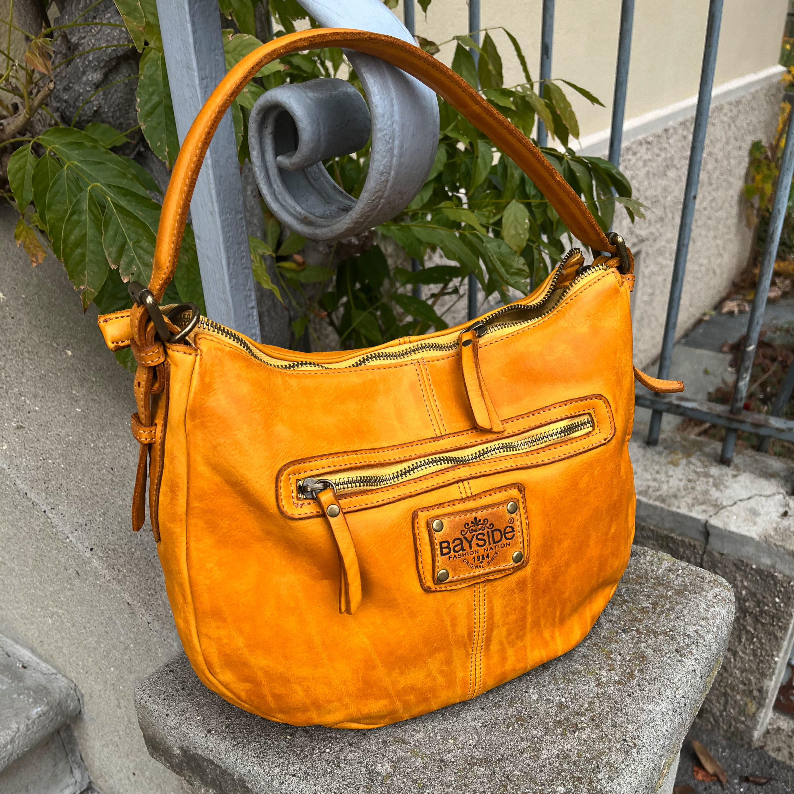 Sac main Bayside Boutique Mary Jo Bassecourt